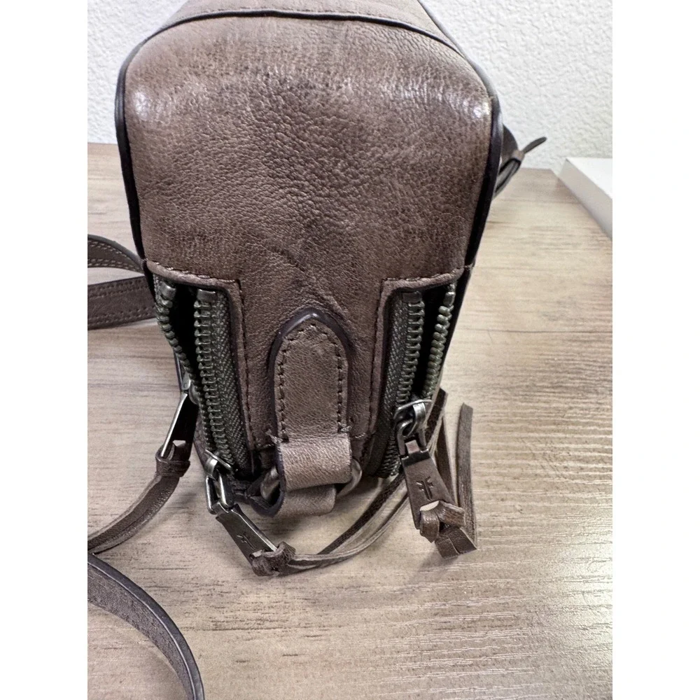 FRYE Genuine Leather Crossbody Shoulder Bag Gray Zip Front‎ Flap Pocket